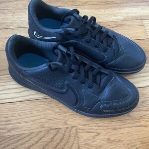 Nike Tiempo Indoor soccer/ futsal shoes US 5.5Y